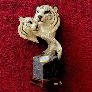 White Tiger table clock